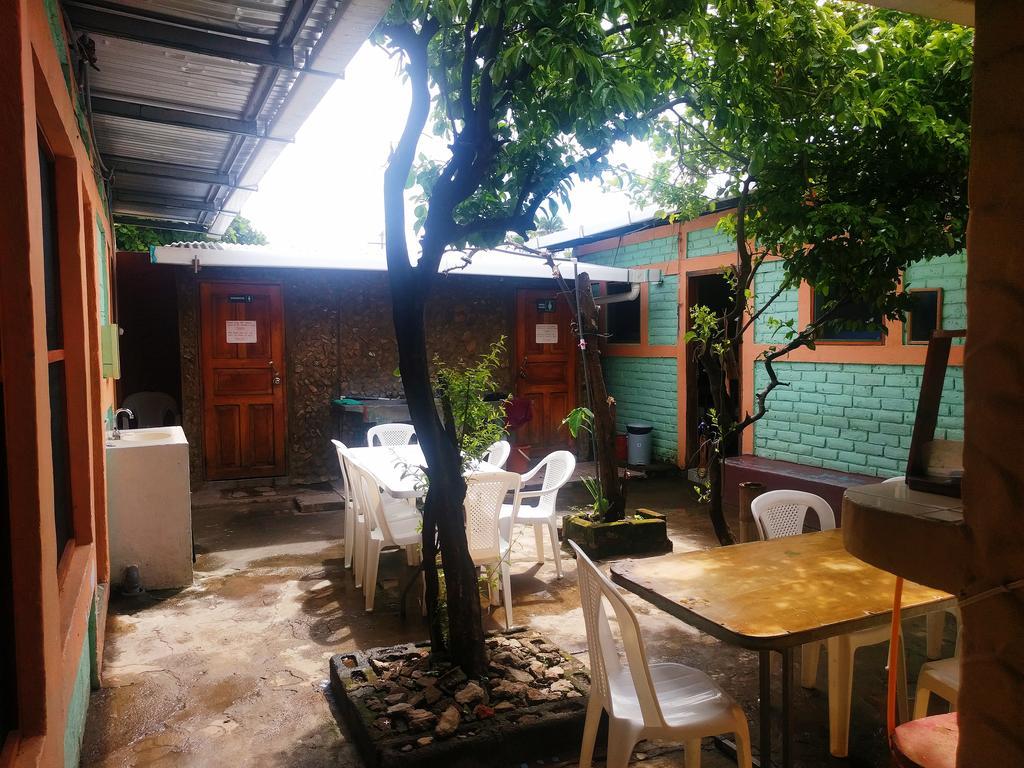 Hostal Los Chamos San Juan del Sur Exterior photo